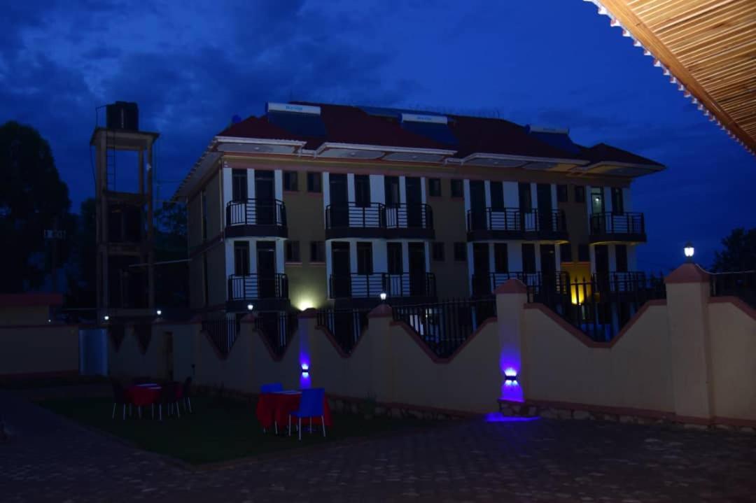 Golden View Hotel Ibanda Exterior foto