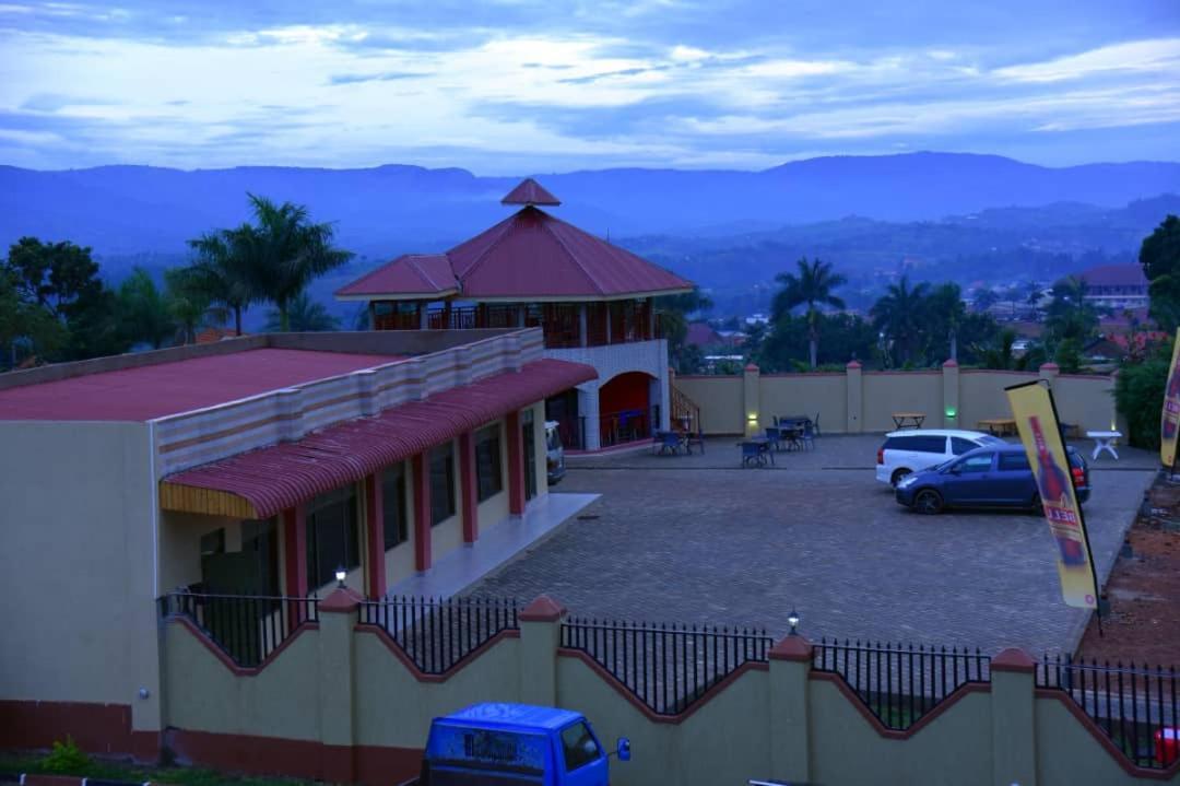 Golden View Hotel Ibanda Exterior foto